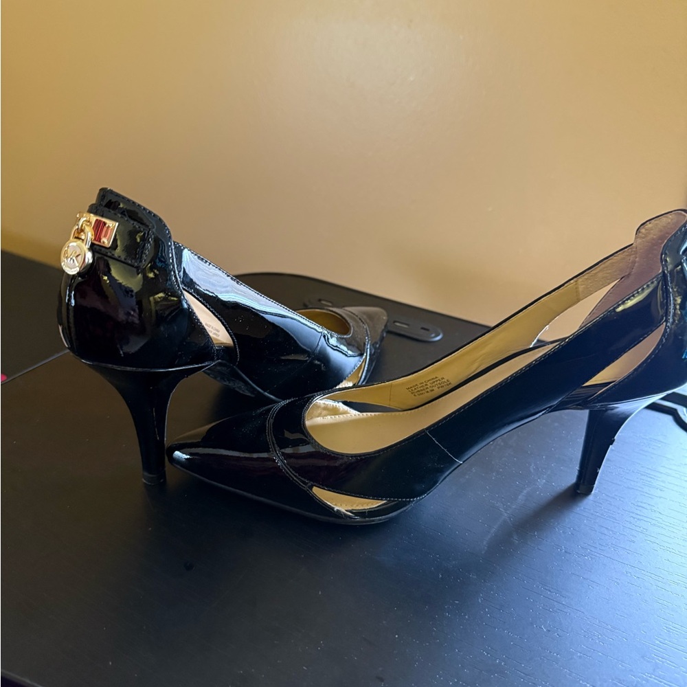 Michael Kors pumps